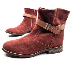 Clarks Western Ankle Boots Size 8.5 Brick Red Suede Euquestrian Comfort Booties
